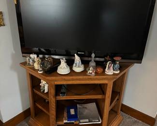 Got the keys to this beautiful Bay City home! This is my initial walk through. Starting to unpack, set up and display tomorrow! New photos added daily. 