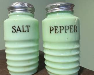Vintage Green Jeanette Jadeite Salt and Pepper Shaker Set!