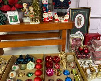 Lots of excellent vintage Christmas Smalls for all you eBayers! 