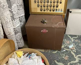Great vintage safe with keys! 