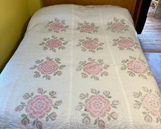 A beautiful solid wood Victorian Full Size bed! Beautifol detail on the head board. Looks to be Birdseye Maple. 