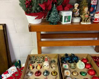 Lots of excellent vintage Christmas Smalls for all you eBayers! 