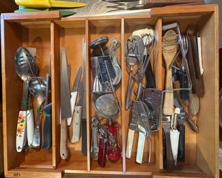 More utensils, some nice sets and even some great MCM patterns! 