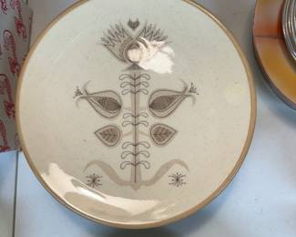 So Mid Century! Beautiful design! 