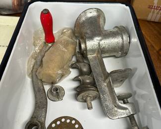 A vintage meat grinder, with all the accessories in excellent condition! I can taste the ground bologna meat spread! 😋