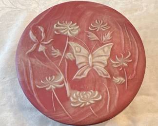 A vintage Design Gifts Pink Round Music Box/Jewelry Box!  