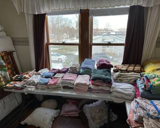 TONS of Linens! Vintage to New! Sheets, Blankets, Towels, Quilts, Table cloths etc... All clean with no rips, tears or stains! 