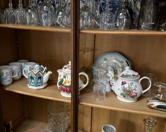 Got the keys to this beautiful Bay City home! This is my initial walk through. Starting to unpack, set up and display tomorrow! New photos added daily. 