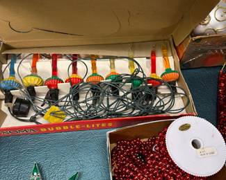 Nice vintage lights! The bubble lights are original!