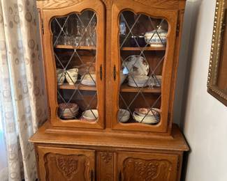 Got the keys to this beautiful Bay City home! This is my initial walk through. Starting to unpack, set up and display tomorrow! New photos added daily. 