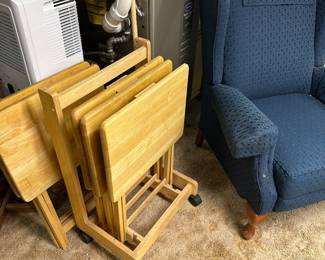 Wooden TV tables with rack! A VERY comfy wing back recliner! I may or may not have fallen asleep in this chair! 😴