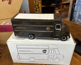 An excellent UPS truck with the original box! 