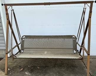 Outdoor bench swing