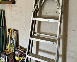 Aluminum ladder