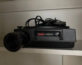 Kodak CAROUSEL 750 slide projector W REMOTE WORKING 