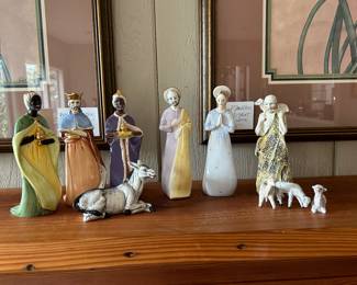 Nativity (Italy)12 pcs. hand painted ceramic 