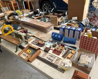 HO train accessories 