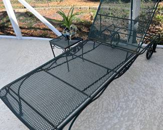 Wrought Iron Lounge Chsir
Small Table 