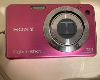 Vintage Sony Cyber-shot camera 
DSC-W220
