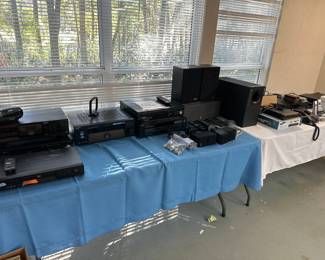 Sony
Samsung
Pioneer 
Bose