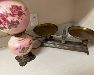 Vintage Gone with the Wind lamp
Vintage Scales