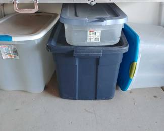 4 Storage Tubs