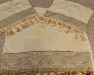 Quality Decorative Towel Ensemble