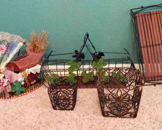 Metal Display Articles