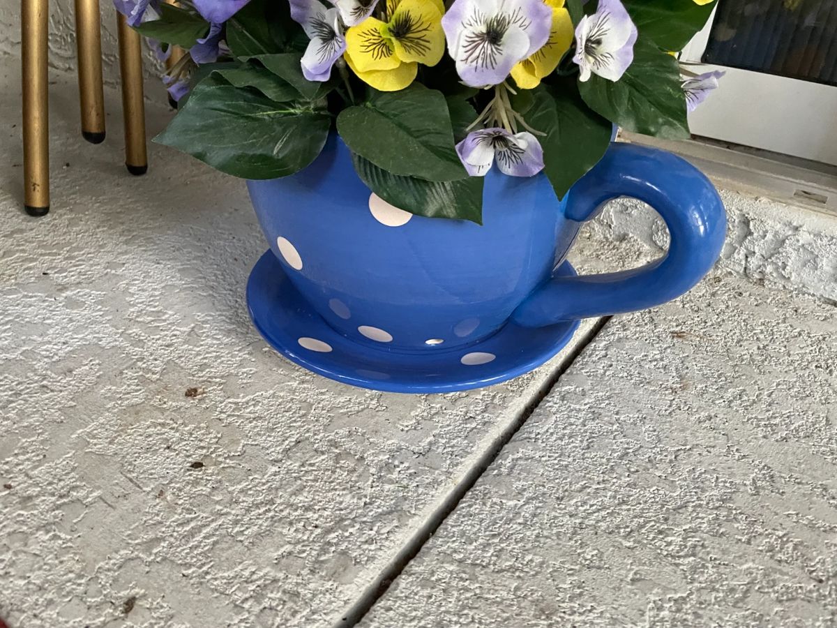 Helping Hands Estate Sales /Fl Dunnellon starts on 2/21/2024