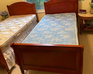 2 twin beds sold