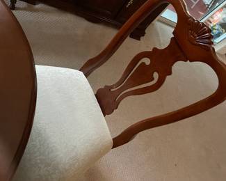 Dining Table , extra leaf & 6 chairs excellent condition