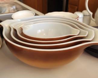 Pyrex Nesting Bowls
