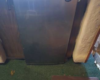 Mini fridge