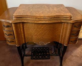 Free Sewing Machine, Oak, lift the carved front and it opens to the sewing machine.