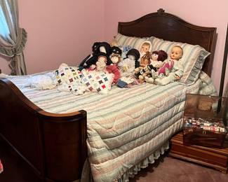 Colonial Bed, excellent condition, strong, sturdy with good mattresses.