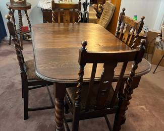 Great dining room table, , walnut very strong and in excellent condition.  Great for that country dining.