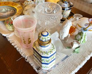 Gaillard perfume bottle, Lalique bowl, bird and Nina ricci perfume