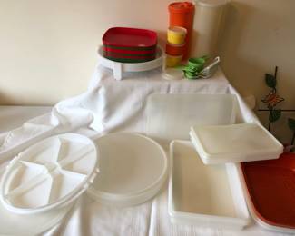 Assorted Tupperware 
