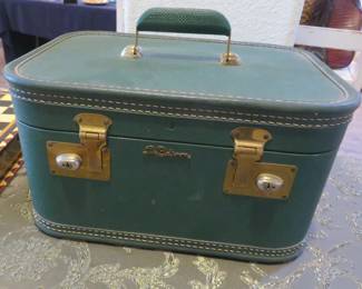 Lady Baltimore train case