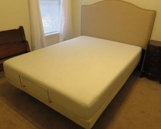 Tempurpedic full mattress with adjustable frame