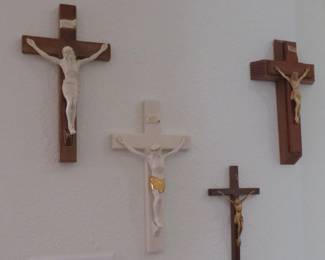 Crucifix wall items