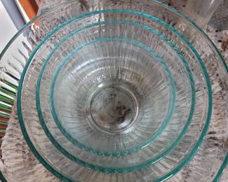 Set of Four Pyrex Nesting Glass Mixing Bowls