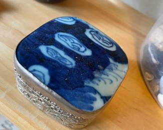 Chinoiserie Porcelain Shard Box