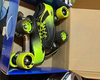 Size 4 Rydell roller skates