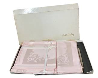 MARSHALL FIELDS & CO DAMASK NAPKINS AND TABLECLOTH