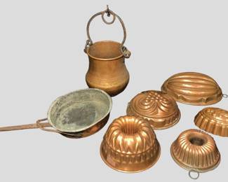 COLLECTION PRIMITIVE COPPER MOLDS, POTS