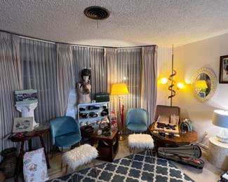 This house is full of cool stuff… strongly encourage you go through all the pictures. And remember that we are cash only.