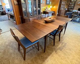 Amazing matching Broyhill Saga mid century modern surfboard style table with 3 extensions & 5 original chairs!