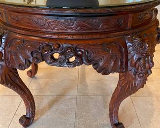 Large round entry table with amazing detailing