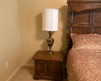 2nd Night stand next to master bed - 2 matching lamps